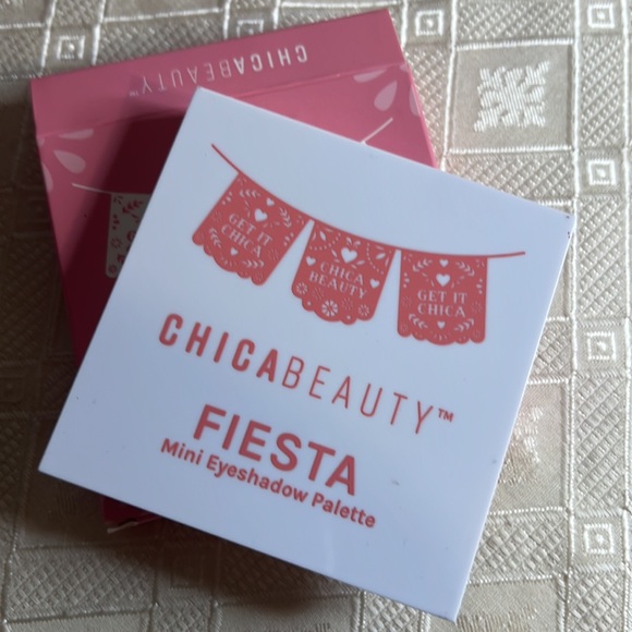 CHICA BEAUTY-Mini Fiesta Eyeshadow Palette - Picture 3 of 5